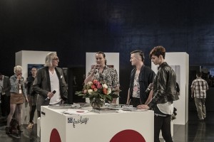 Festivalgründer Urs Leierer (links) im Gespräch mit Medienvertretern